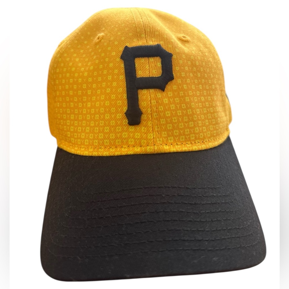 Unisex Pittsburgh Yellow and Black Baseball Cap. New Era. 9TWENTY. Genuine Merch